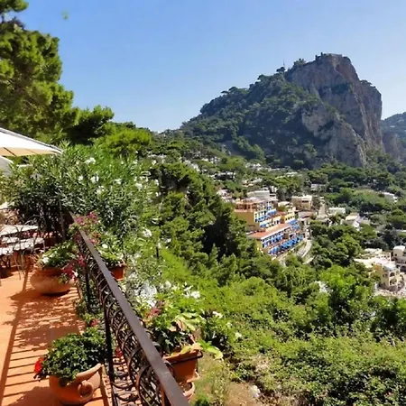 Splendido Situato In Posizione Privilegiata Con Vista Sul Mare * Capri